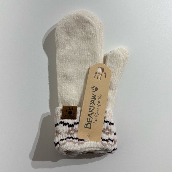 BearPaw Other - BEARPAW Women’s Mittens Adult  Ivory NWT One Size